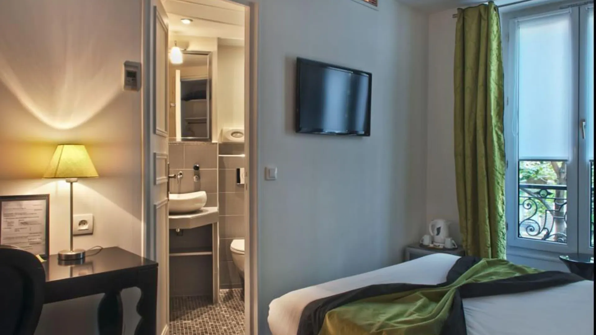 Hotel B Square 3*