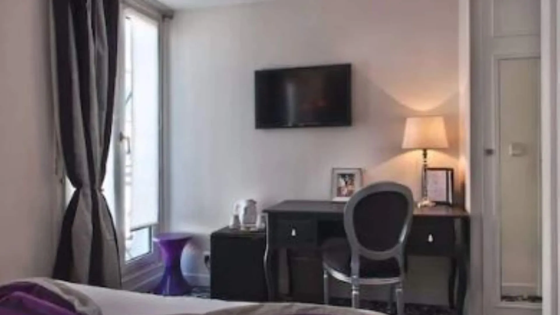 Hotel B Square 3*