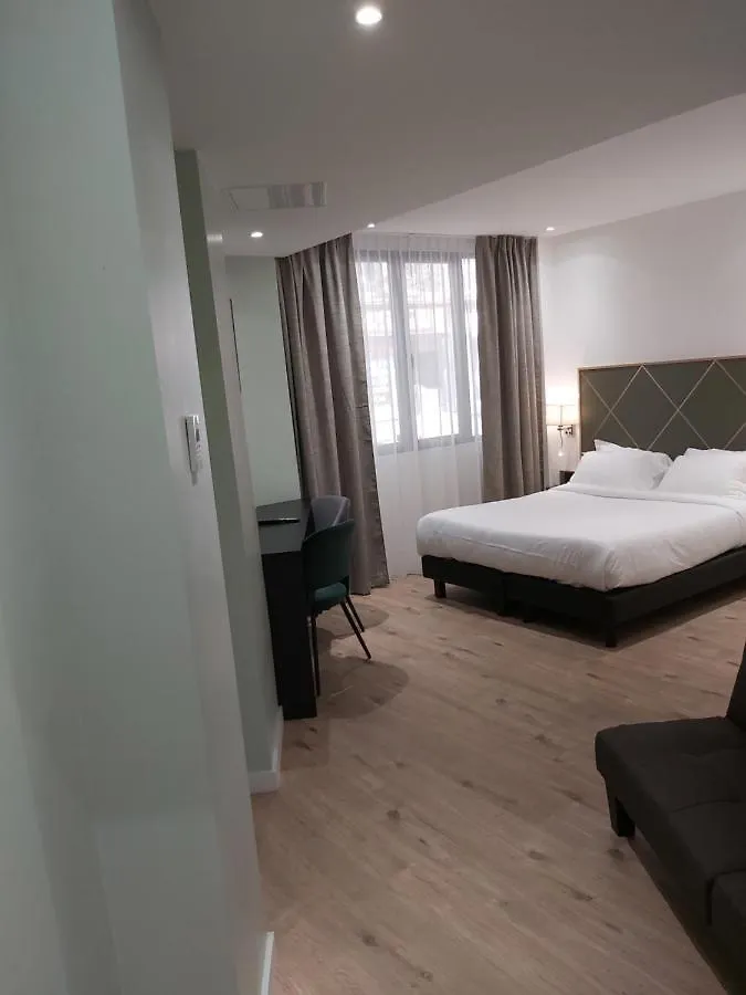 Hotel B Square Paryż