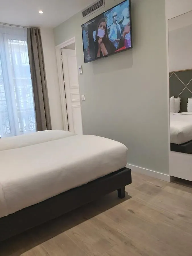 Hotel B Square 3*