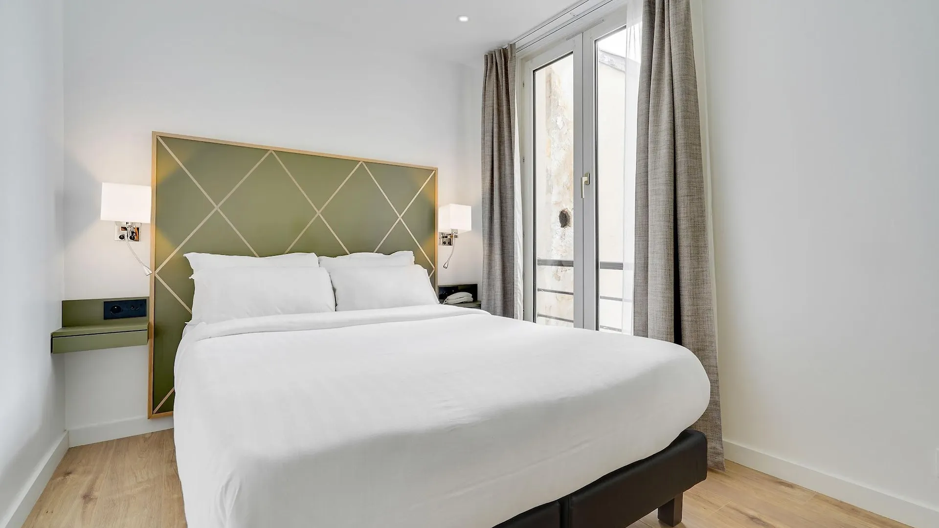 Hotel B Square