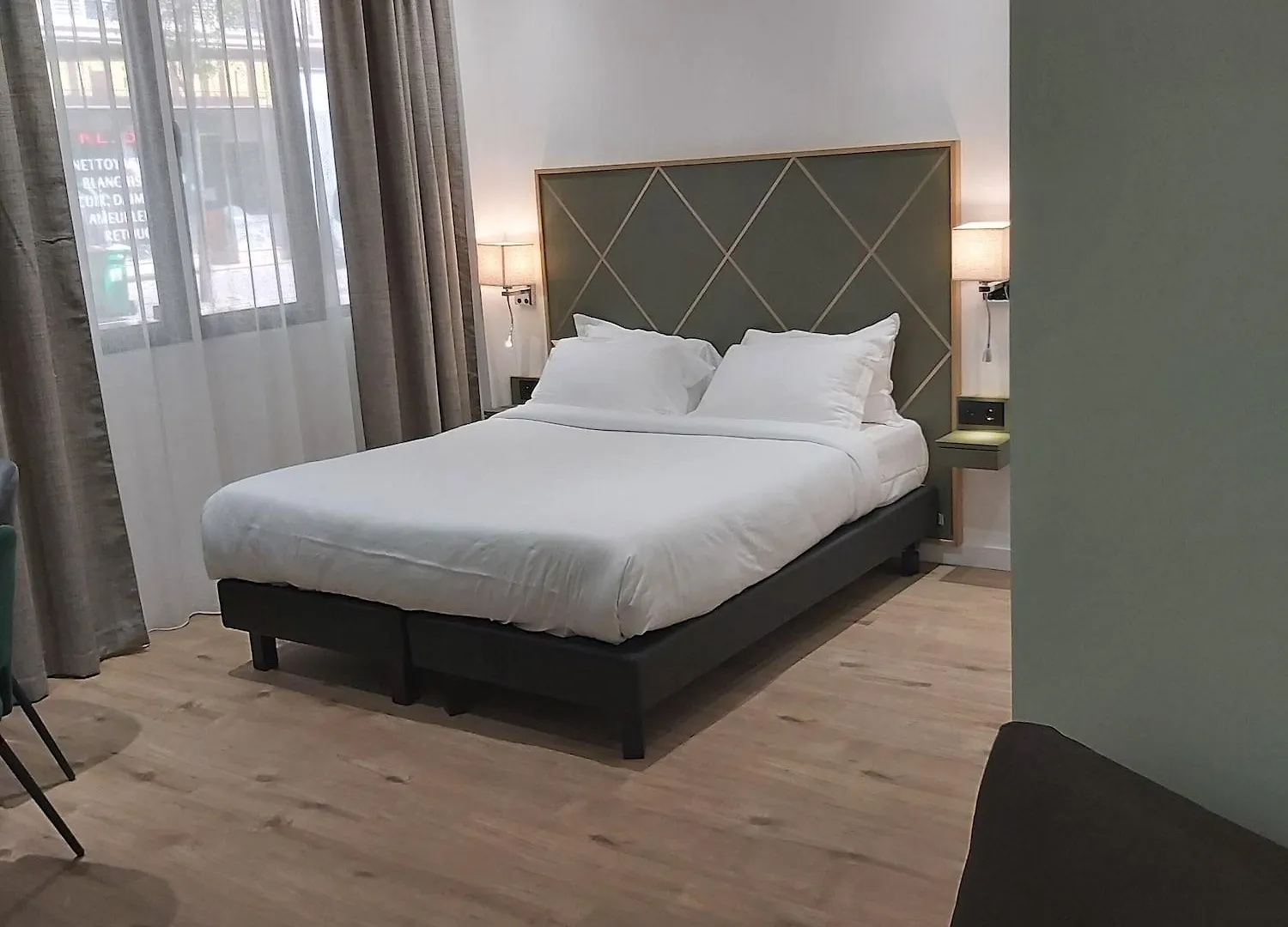 B Square 3* Paryż