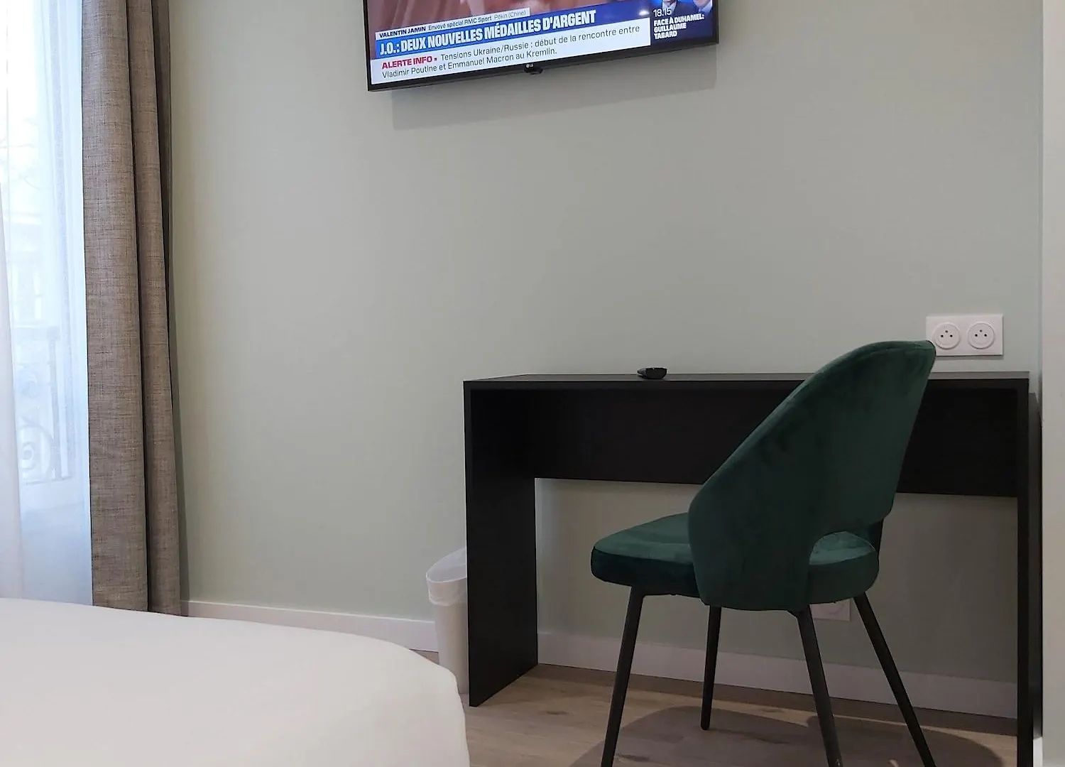 B Square Hotel 3*